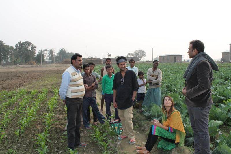 Illustration 4: Rose Chaparro, M&E Director at Oorja, collecting data with her tablet on the need for clean energy to power irrigation pumps. Bihar (India)