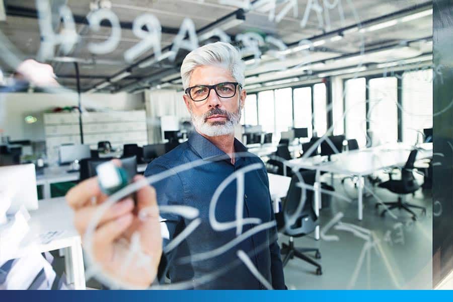 Qual é o papel do planejador na pesquisa de mercado?